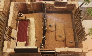 مجسم تخيلي معروض في متحف (دار المدينة) الموجود في المدينة المنورة بالمملكة العربية السعودية، يُزعم أنه لقبر النبي محمد صلى الله عليه وسلم