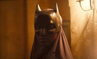 الملصق الدعائي لفيلم «عائشة لا تستطيع الطيران»